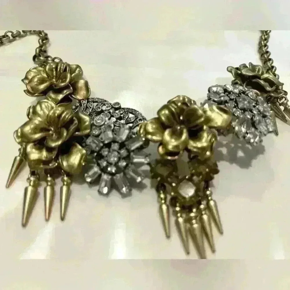 Stella and Dot Georgie statement necklace. Worn once. Excellent condition. - Picture 4 of 4